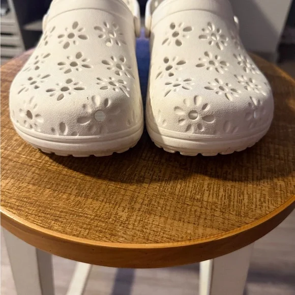 CROCS White Floral Cutout Clog Sandals - Picture 5 of 6